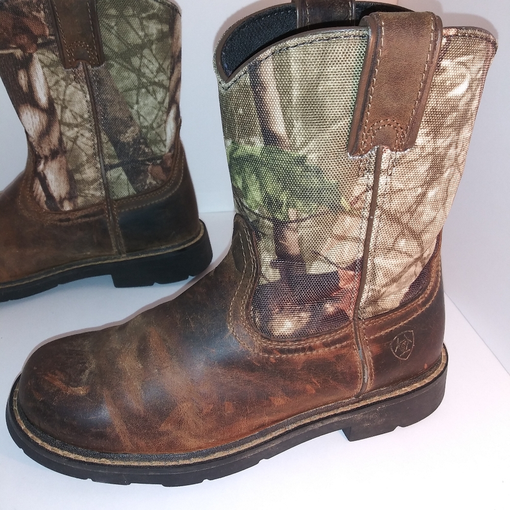 ARIAT 4LR Camouflage Boot Size 4 y